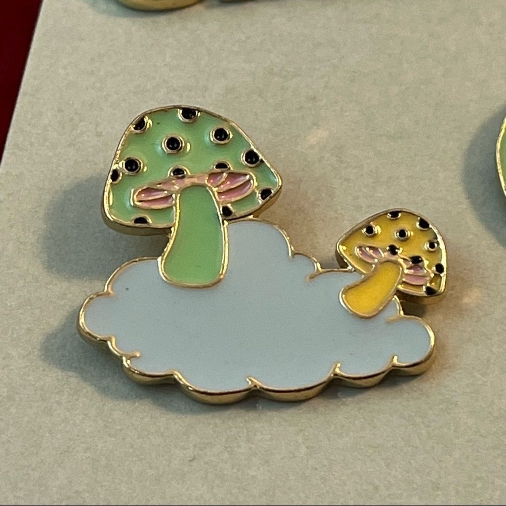Bp Pins Set of 3 Enamel Mushrooms Smile Butterfly Radiate Casual - Picture 3 of 5